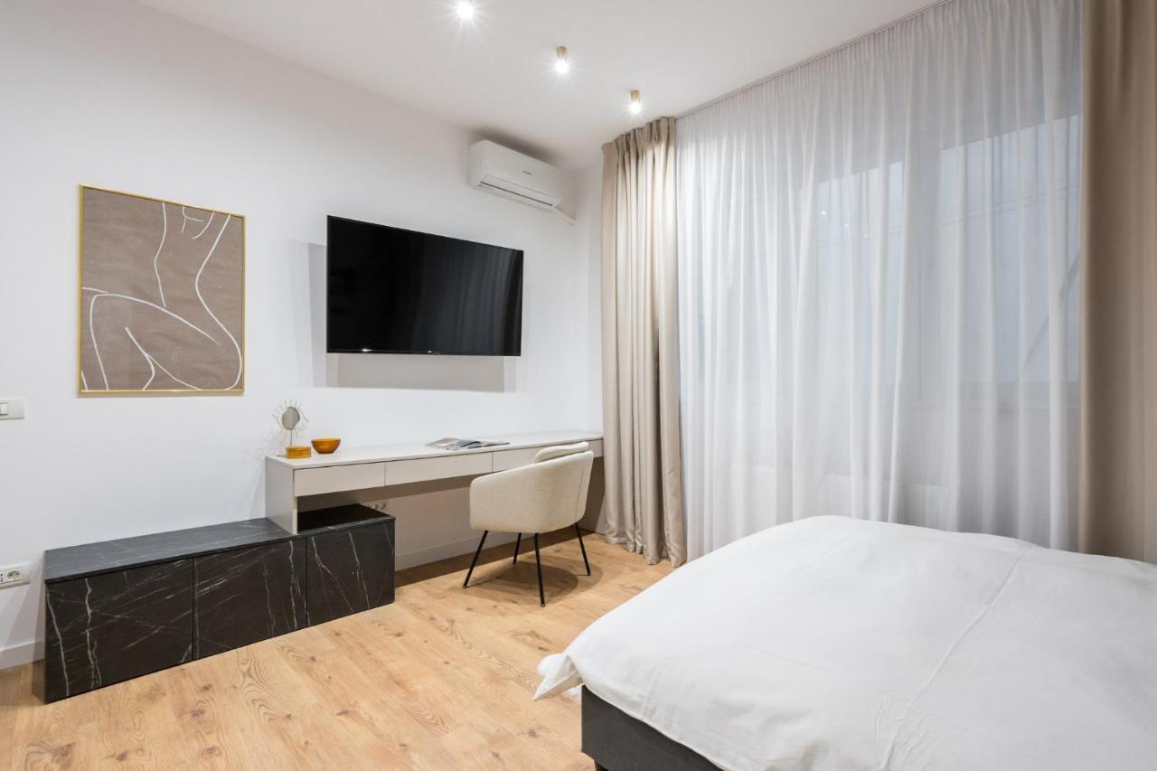 Crystal 3Bdr Apartment In Center Bucharest Exterior photo