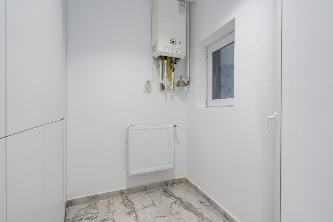 Crystal 3Bdr Apartment In Center Bucharest Exterior photo