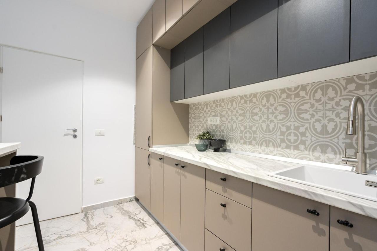 Crystal 3Bdr Apartment In Center Bucharest Exterior photo